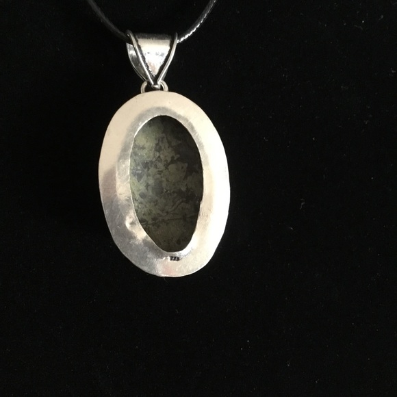 BLOODSTONE LARGE RAISED STONE STERLING SILVER FREE BLACK SILK CHAIN INCLUDED - Picture 3 of 7